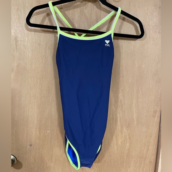 Reversible diamond cut suit - Picture 3 of 3